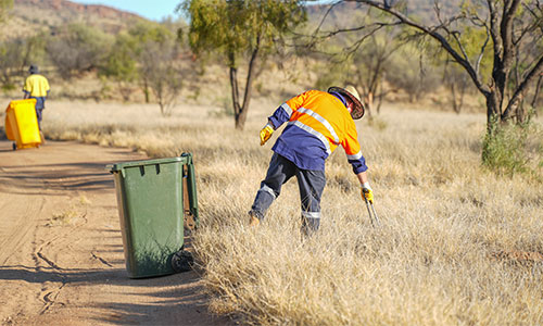 Ellery Drive Cleanup Day - Photo courtesy of Alice Springs Town Council.